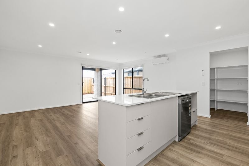 12 Jumps Street, Manor Lakes