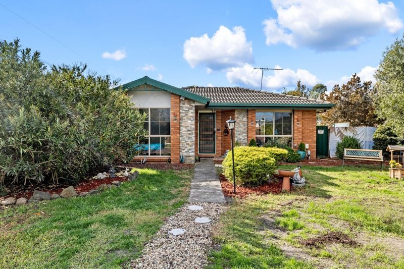 16 Barina Way, Mill Park
