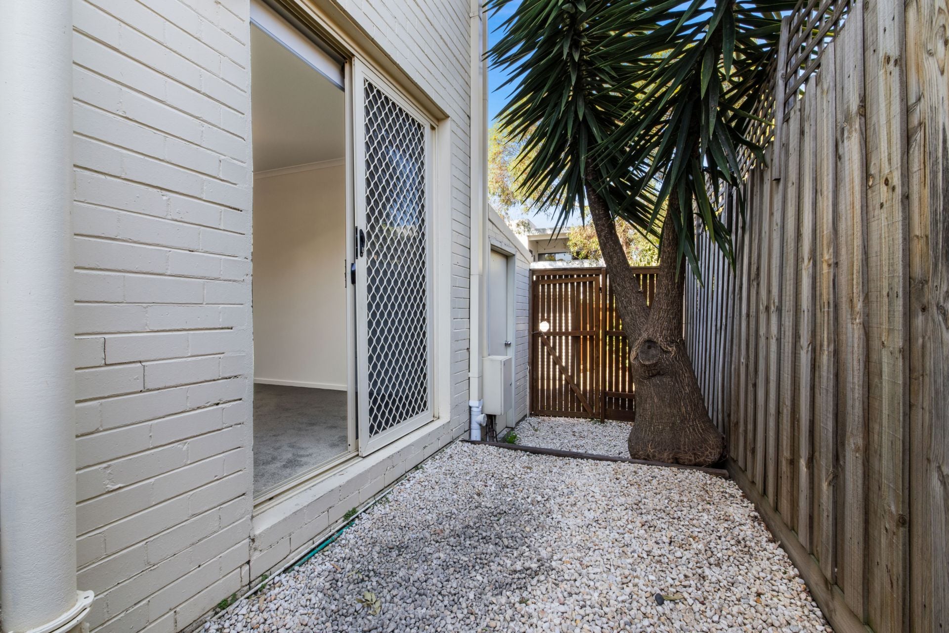 One Bedroom Apartment with Two Courtyards!