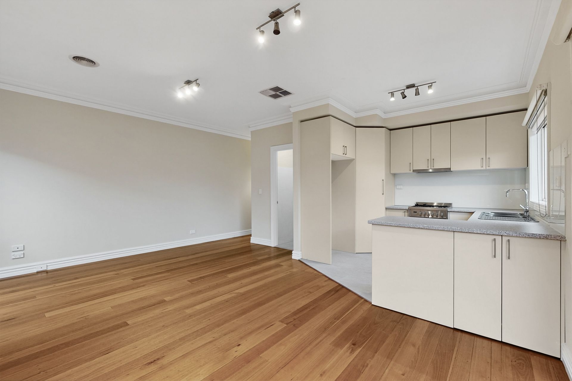 2/4 Eleanor Street, Footscray - Thumbnail 6