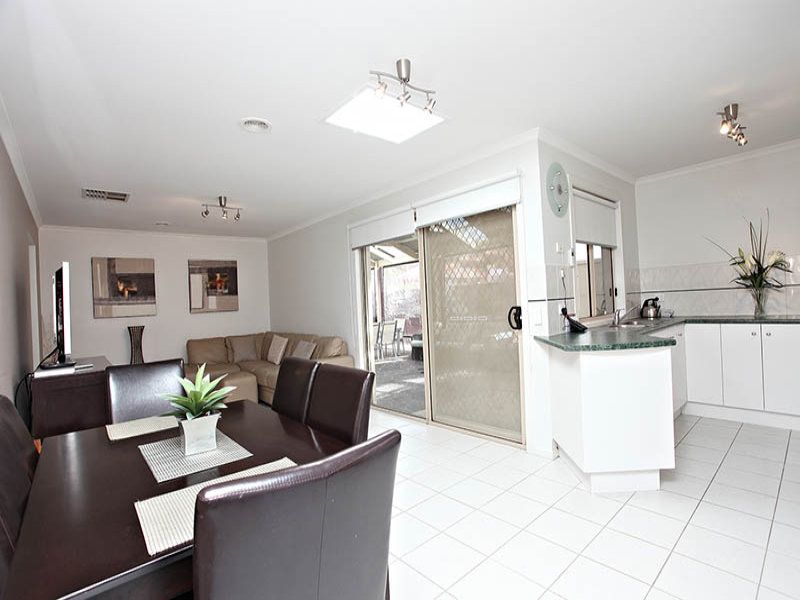 75 The Parkway, Caroline Springs - Thumbnail 4