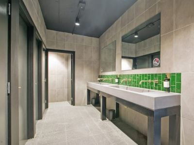 FULLY FITTED LARGE FORMAT RESTAURANT