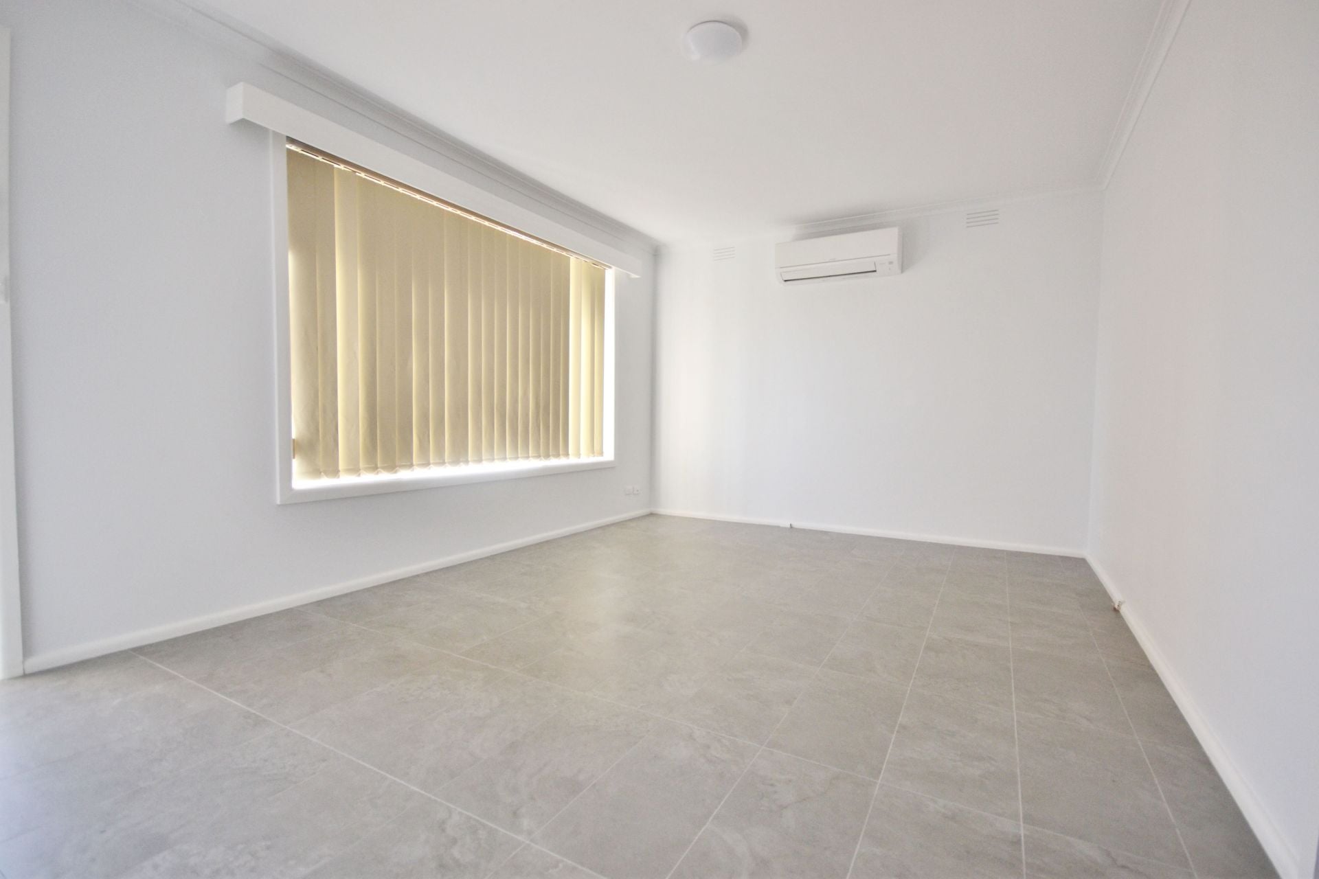 FULLY RENOVATED & IN A FABULOUS LOCATION!