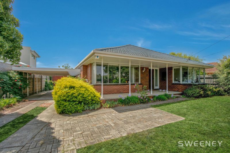 Comfortable Family Living With Location To Match!