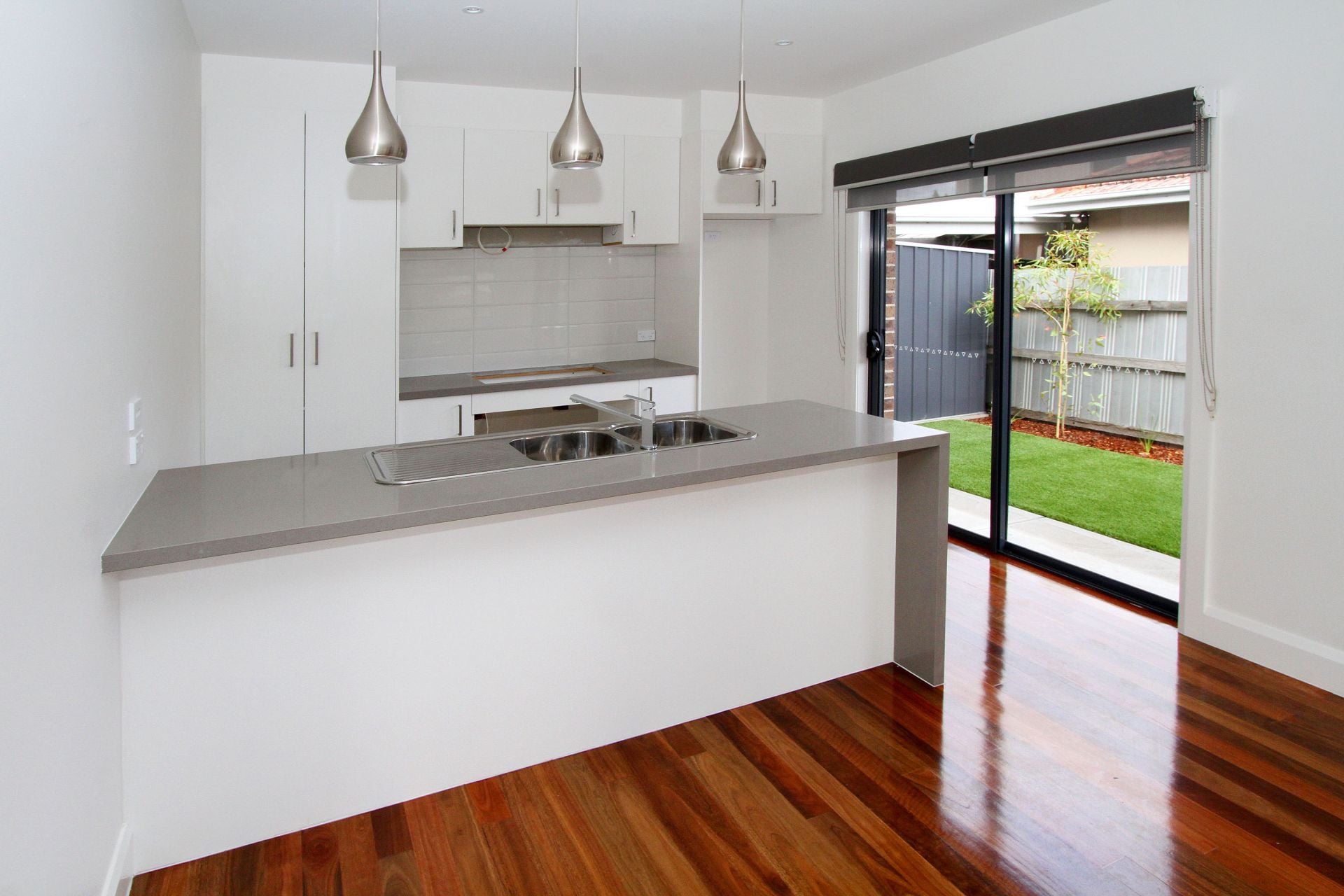 AS NEW CONTEMPORARY CHIC