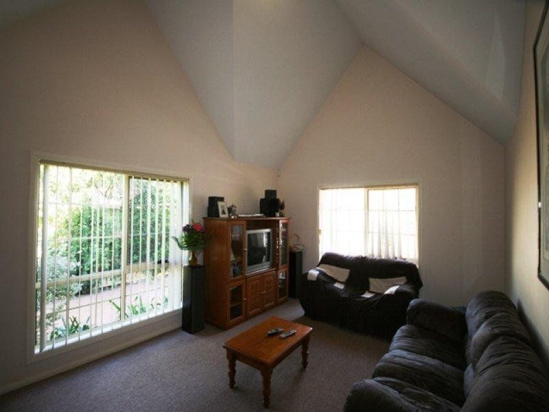 2/30 Bourke Street, Richmond - Thumbnail 3