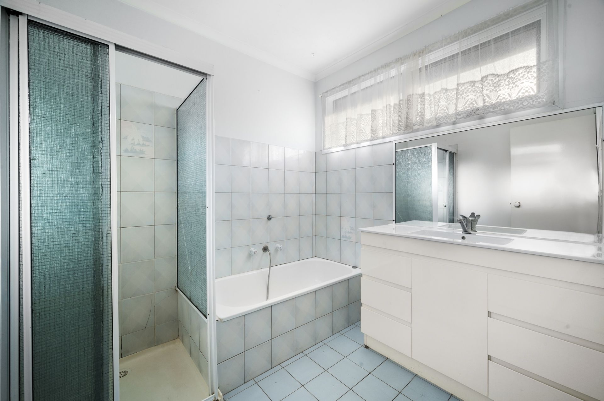 PERFECT FIRST HOME OR INVESTMENT - GREAT  LOCATION