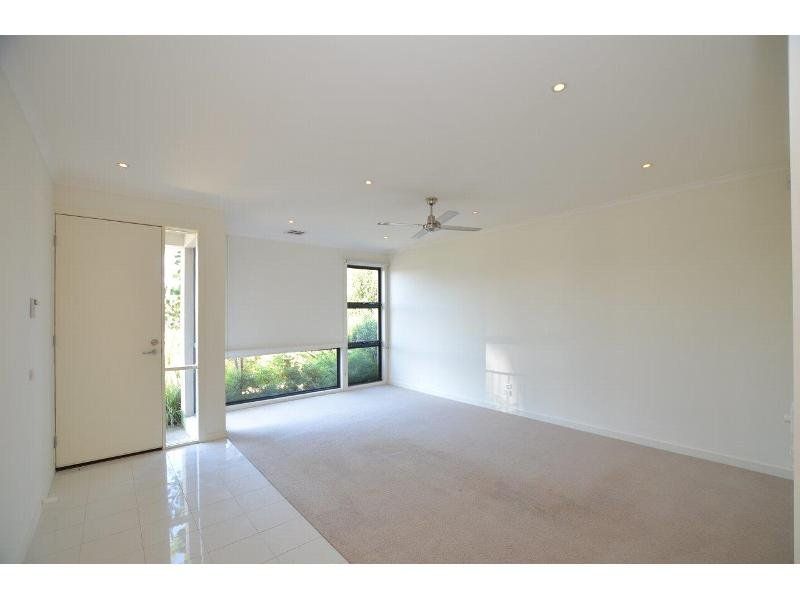 46 McDougall Drive FOOTSCRAY VIC, Footscray - Thumbnail 2