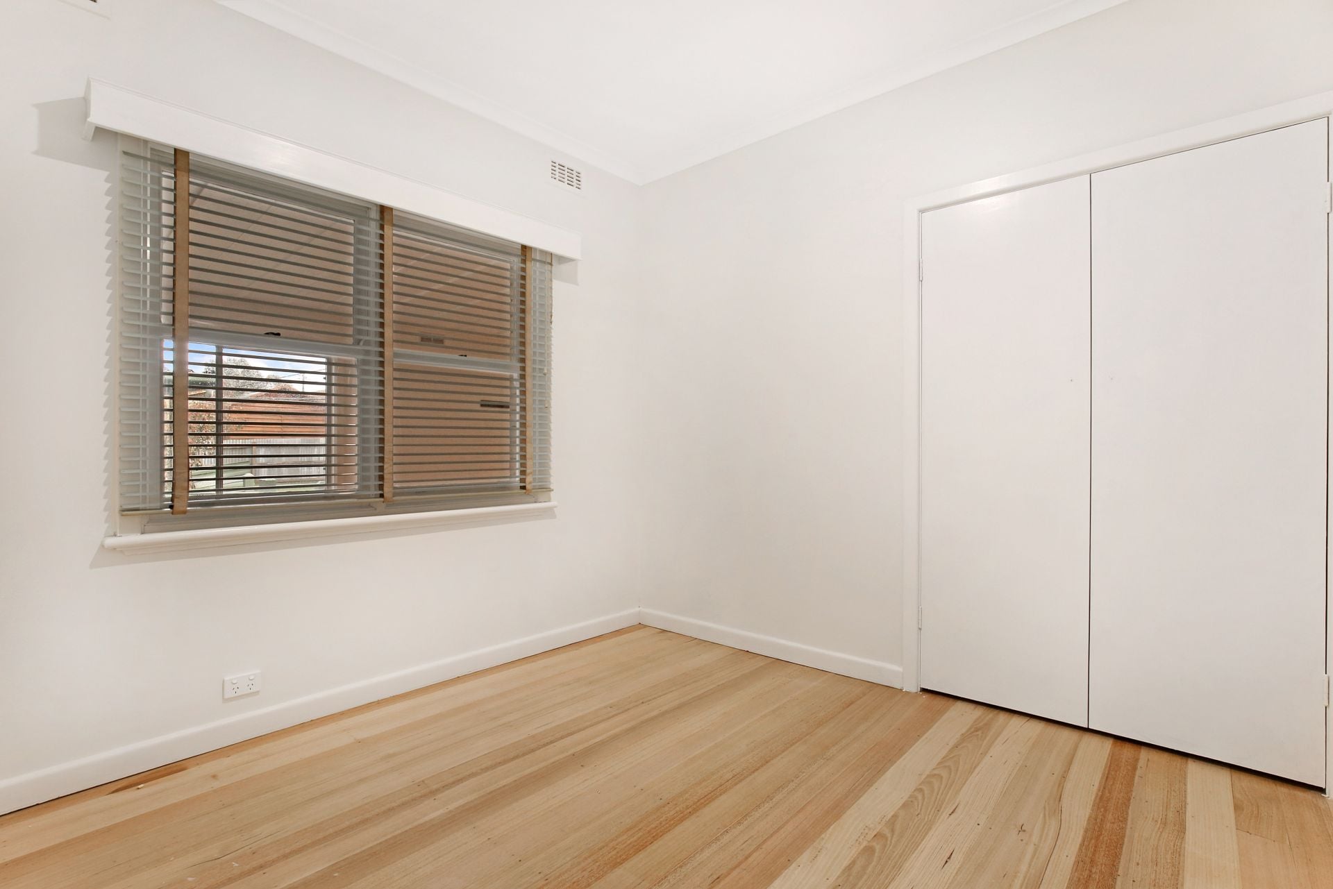 UNDER OFFER!!!!