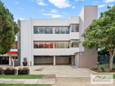 FREESTANDING BUILDING IN MILTON - READY TO OCCUPY!