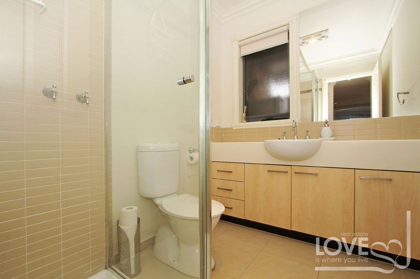 LOW MAINTENANCE, CONVENIENTLY LOCATED ONE BEDROOM UNIT