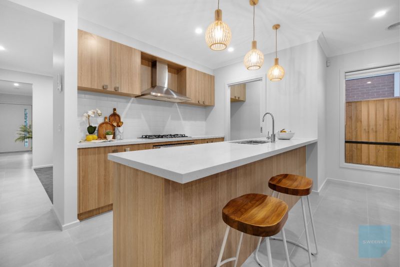 11 Lilybloom Way, Fraser Rise - Thumbnail 5