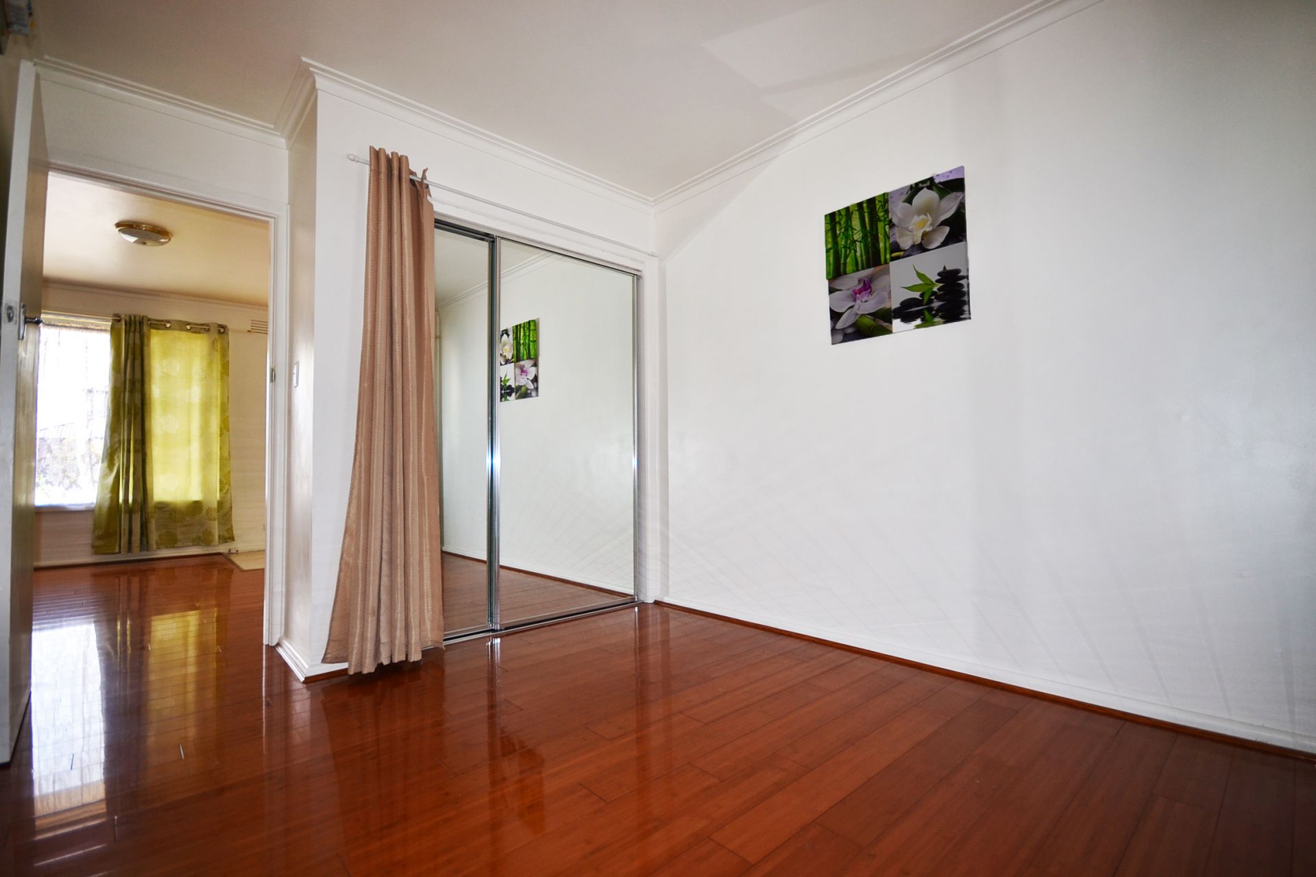CUTE, COSY AND CONVENIENTLY LOCATED