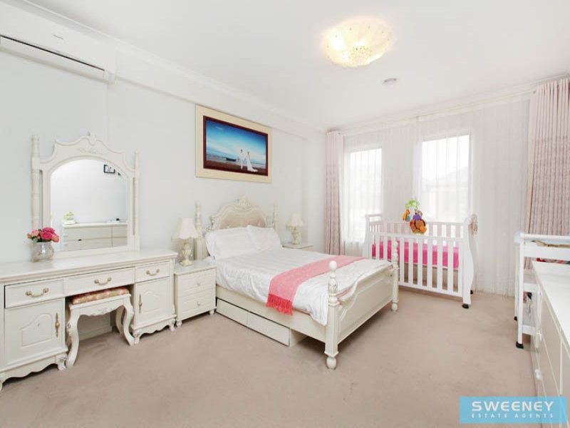 49 Carisbrook Street, Caroline Springs - Thumbnail 8