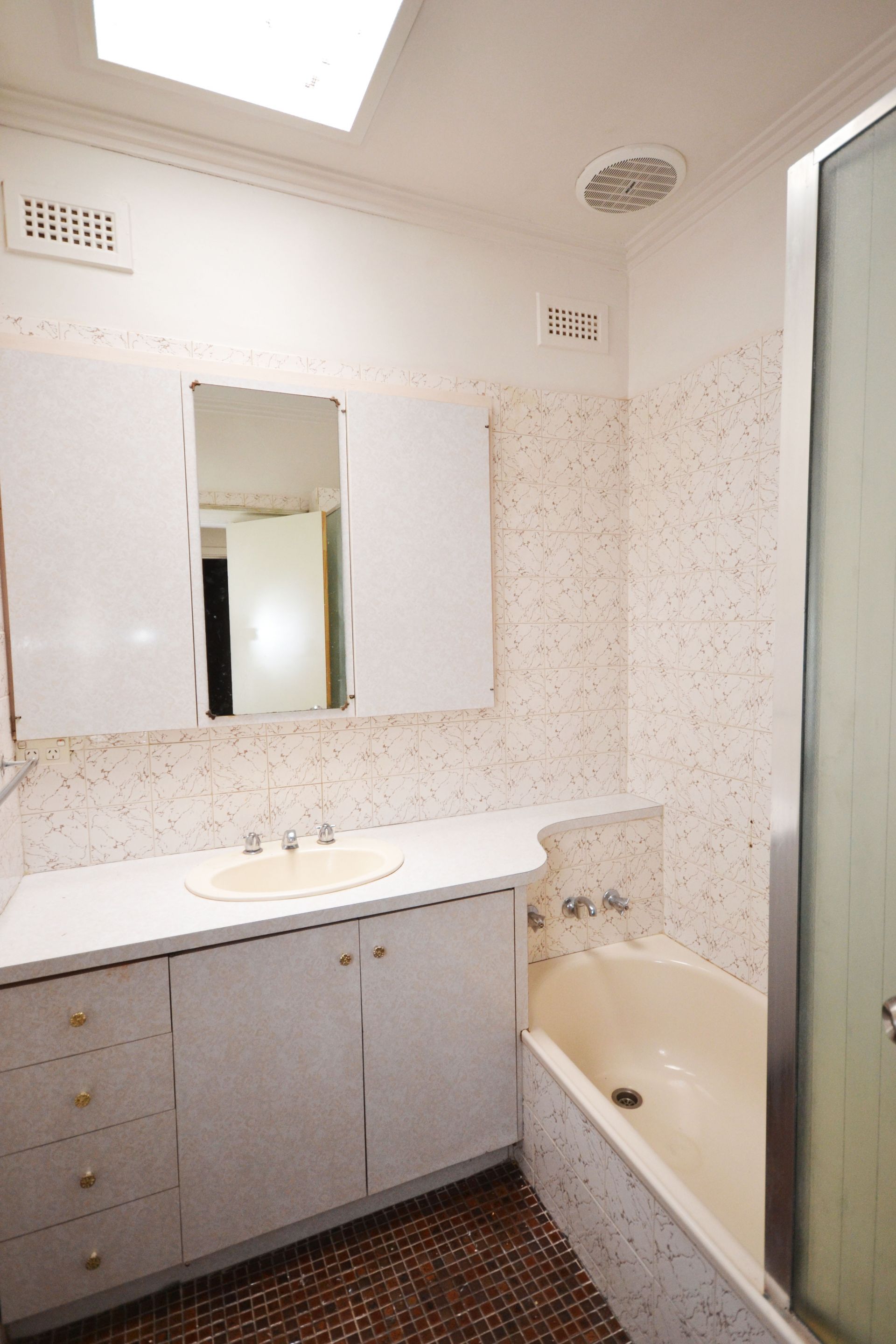 WELL PRESENTED & IN AN IDEAL LOCATION