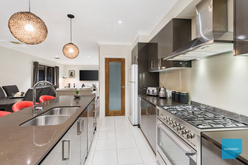 10 Aubisque Close, Fraser Rise - Thumbnail 5