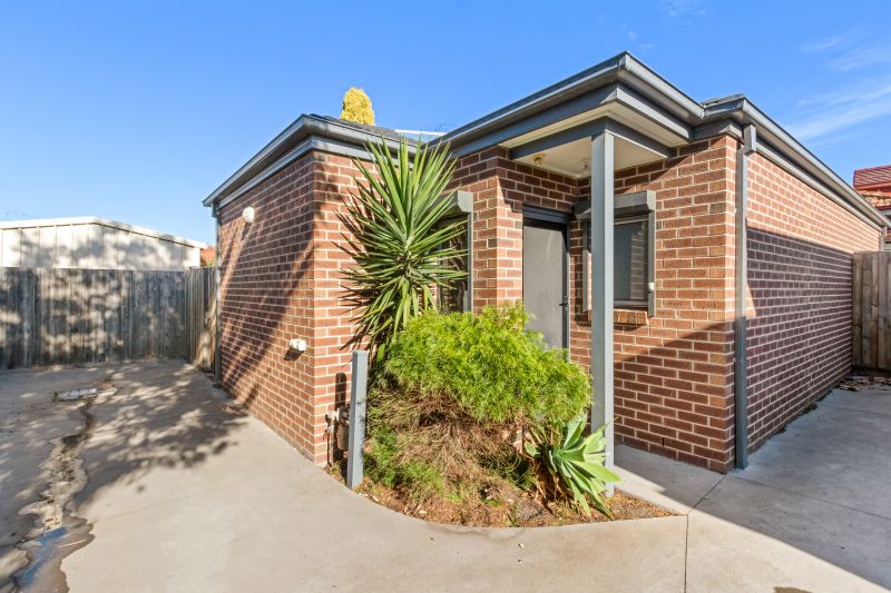 4/141 Rathcown Road, Reservoir