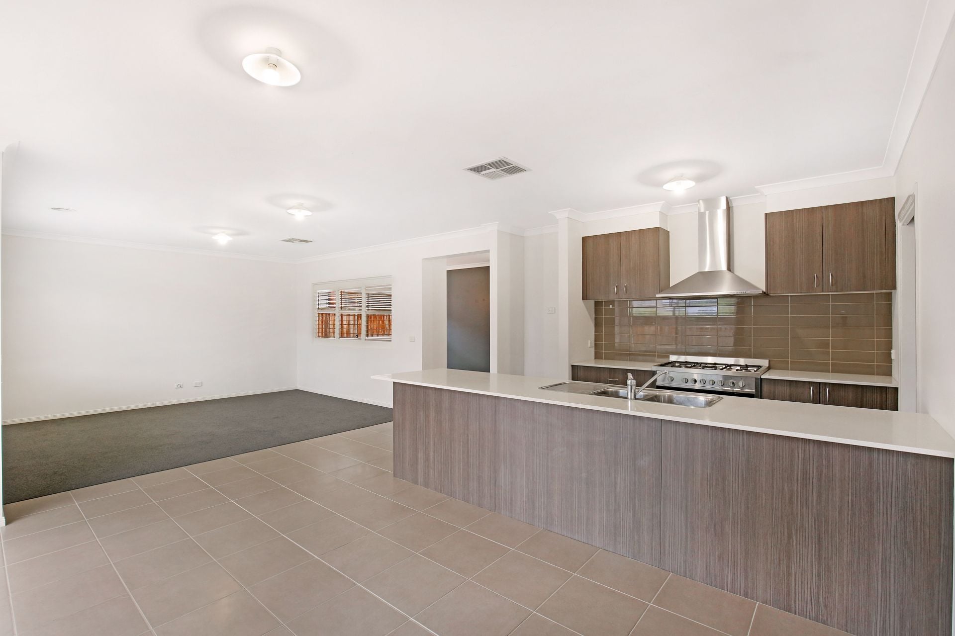 **Property available 03/06/2022**   Wonderful spacious family home