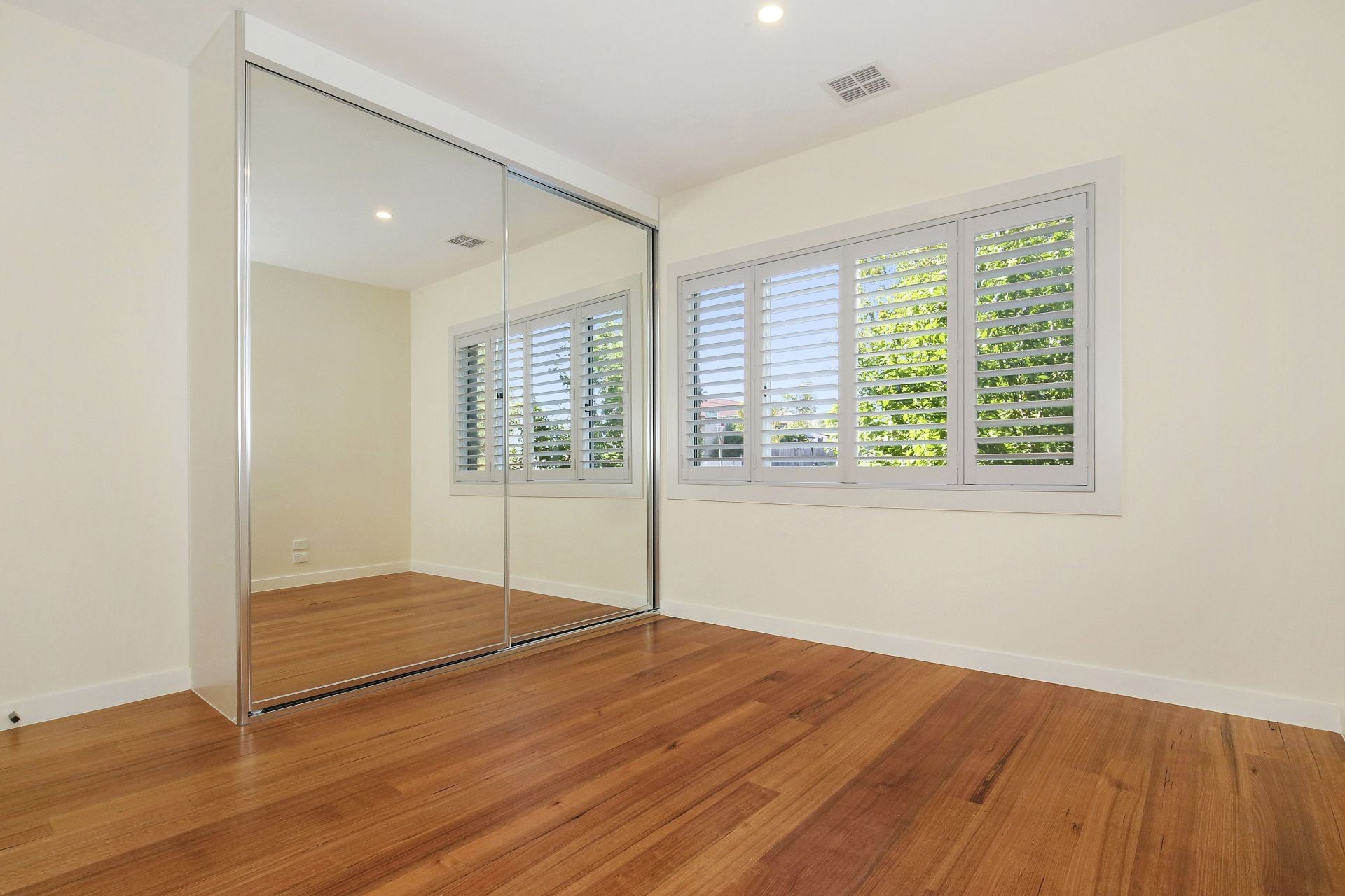 ART DECO RENOVATED DELIGHT