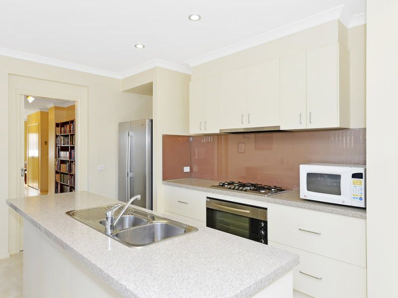 35 Borrack Crescent MERNDA, Mernda - Thumbnail 6