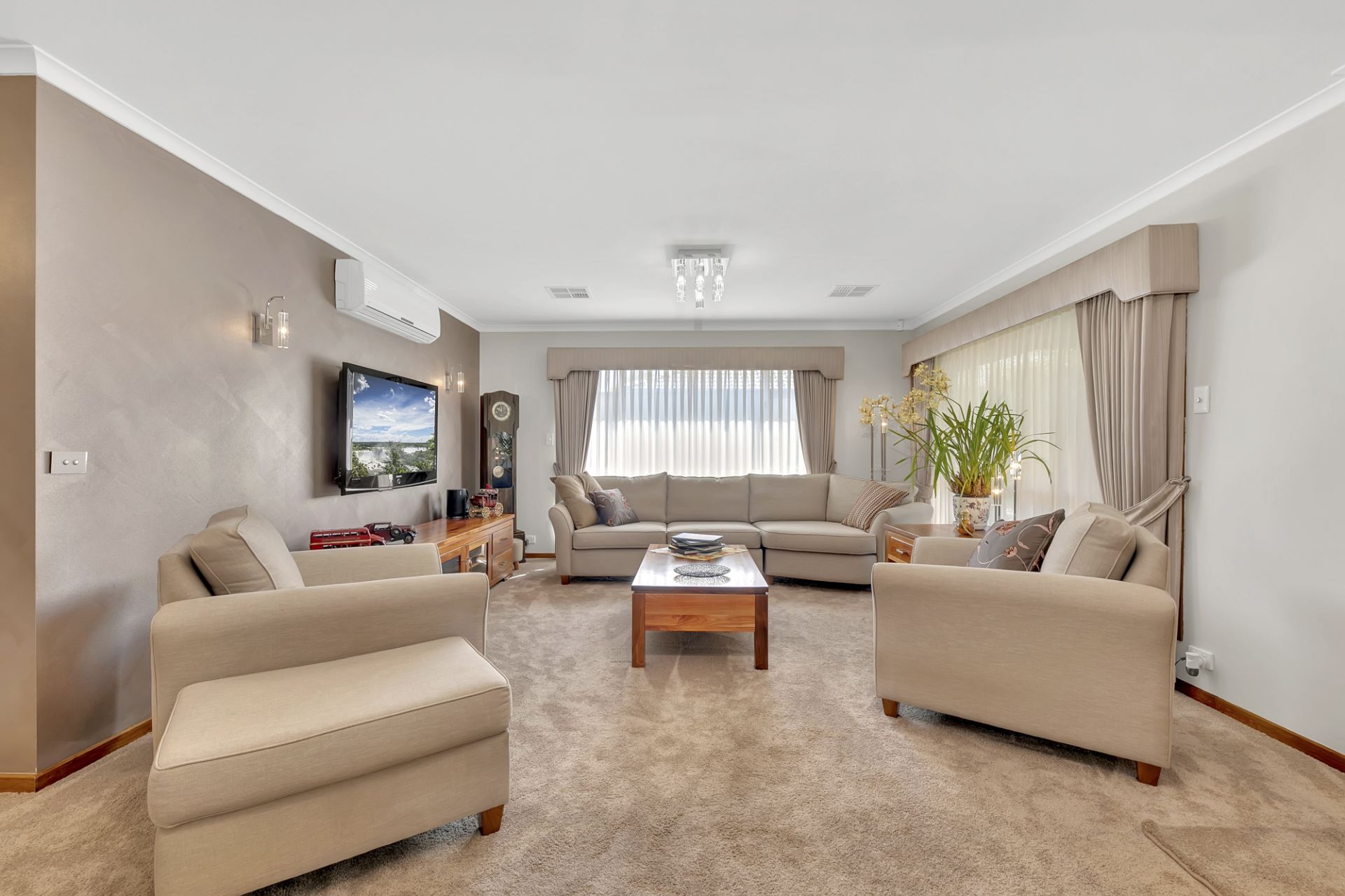 Effortless Living, Inspired Entertaining.        UNDER CONTRACT