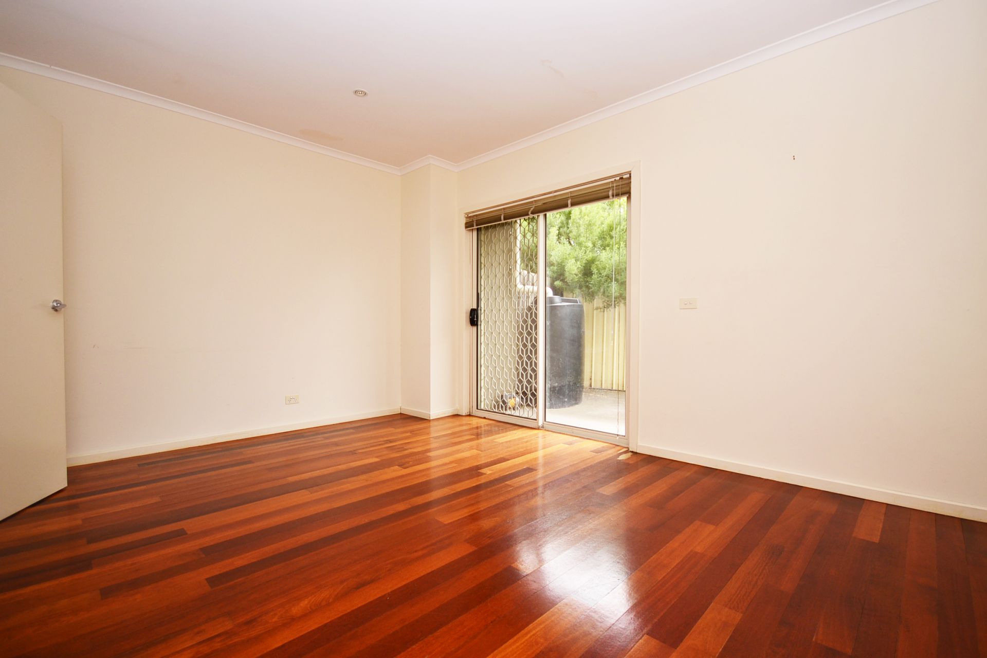 LOOKING FOR MODERN SOPHISTICATION? YOUR SEARCH IS OVER!