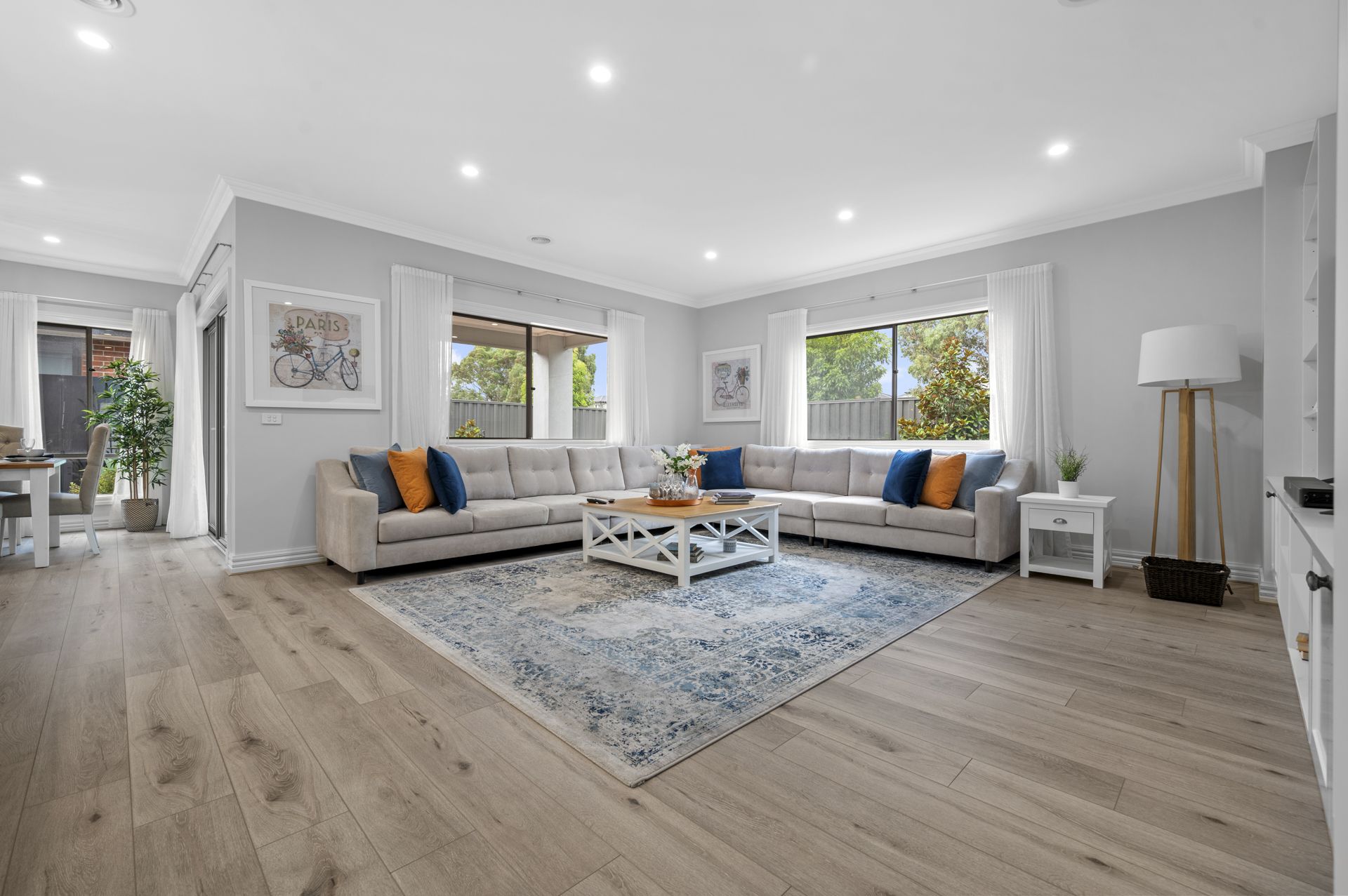FULLY FURNISHED EX DISPLAY FAMILY HOME