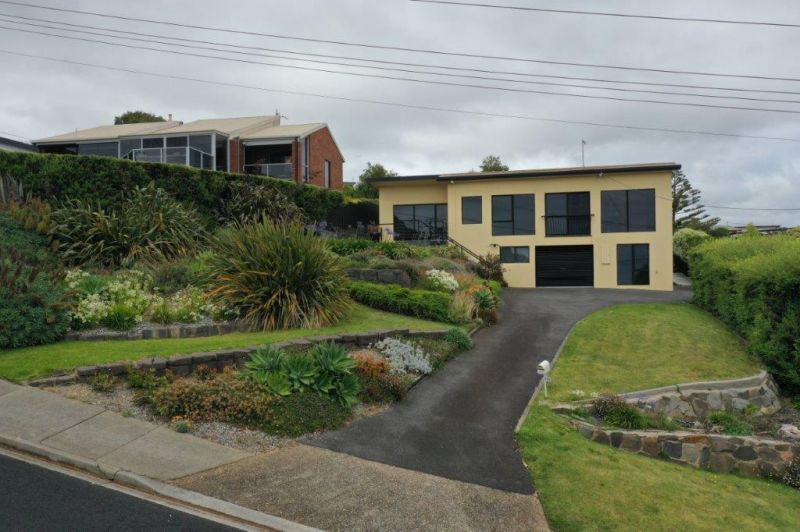 3
 
 
 
  
 
 
 2
 
 
 
  
 
 
 1
 
 
 
 
 
 
 
 143 James Street, Devonport TAS 7310, Devonport - Thumbnail 8
