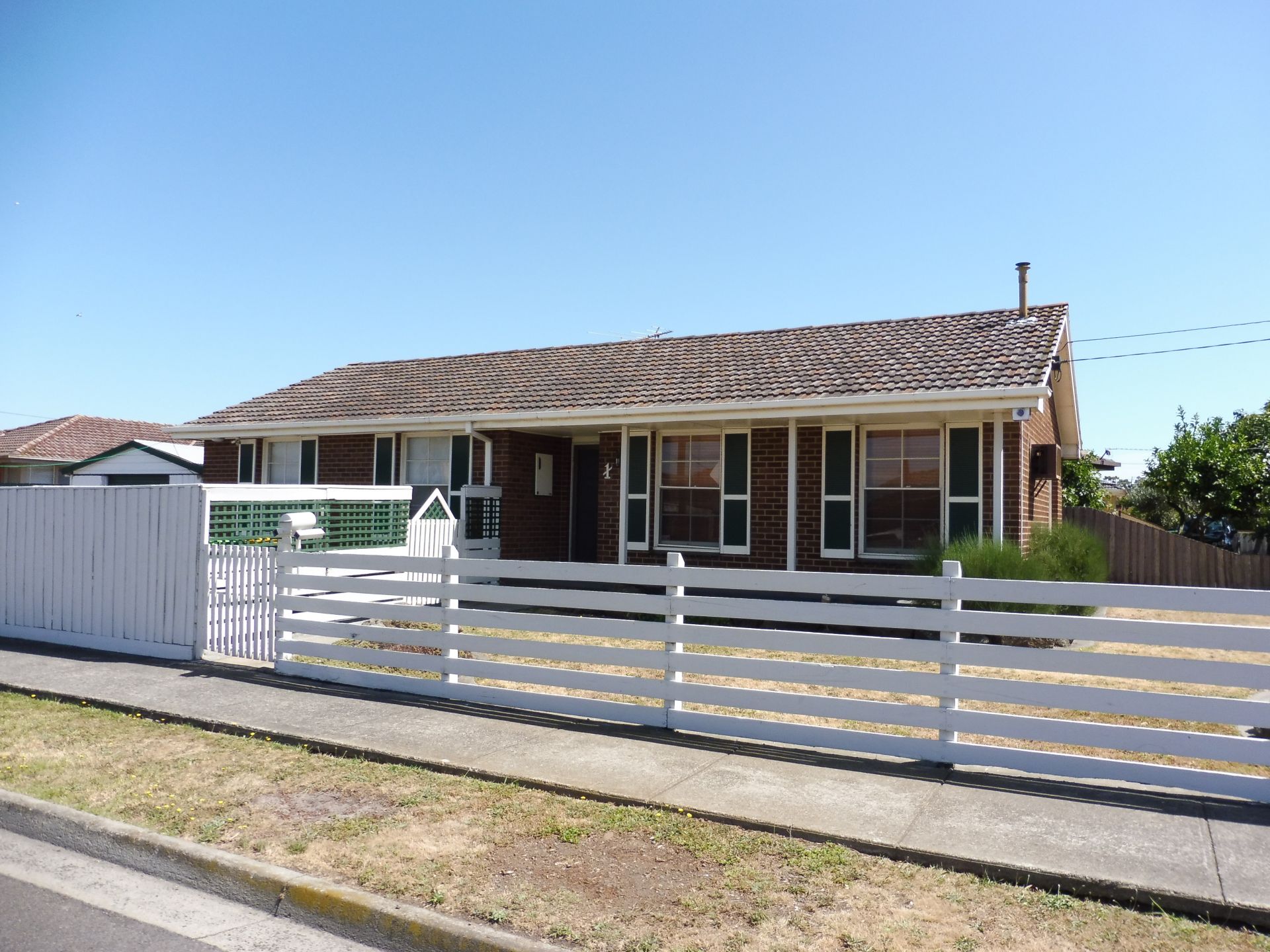 LOVELY FAMILY HOME. *** GARDENER INCLUDED***