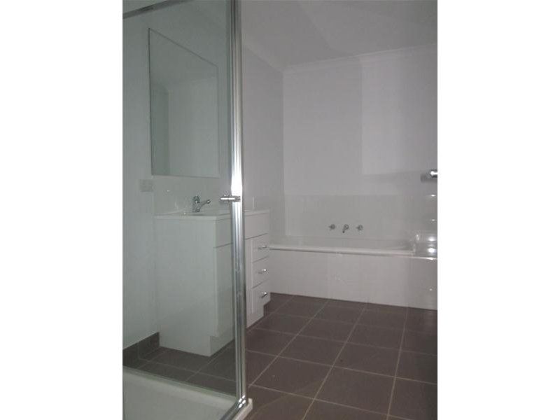 LIGHT FILLED TOWNHOUSE   *Insp Mon 19th Dec @ 5:00pm*