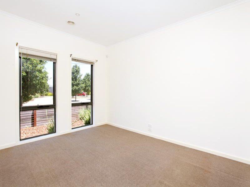 10 Parsley Street, Caroline Springs - Thumbnail 8