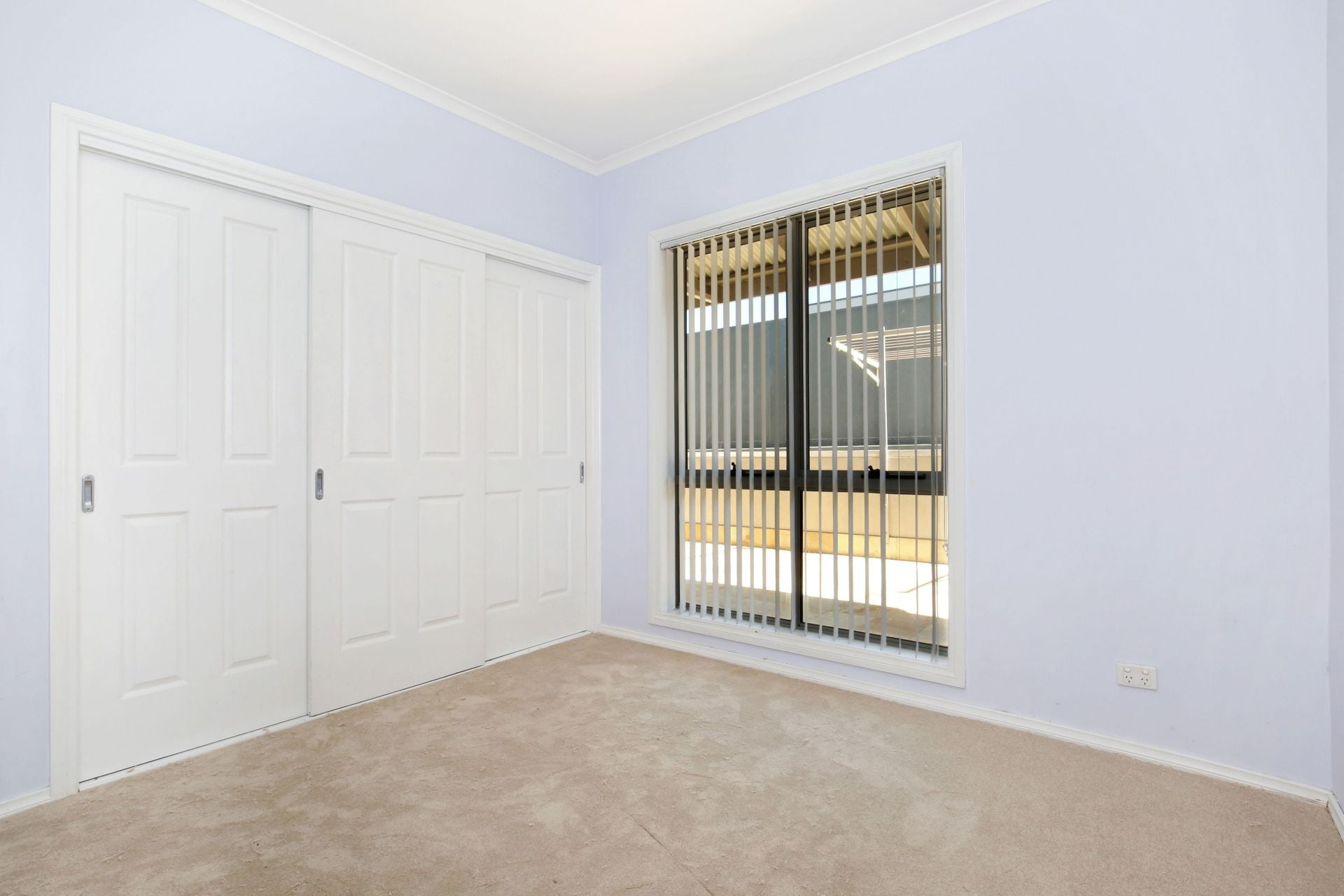 WALKING DISTANCE TO THOMASTOWN TRAIN STATION