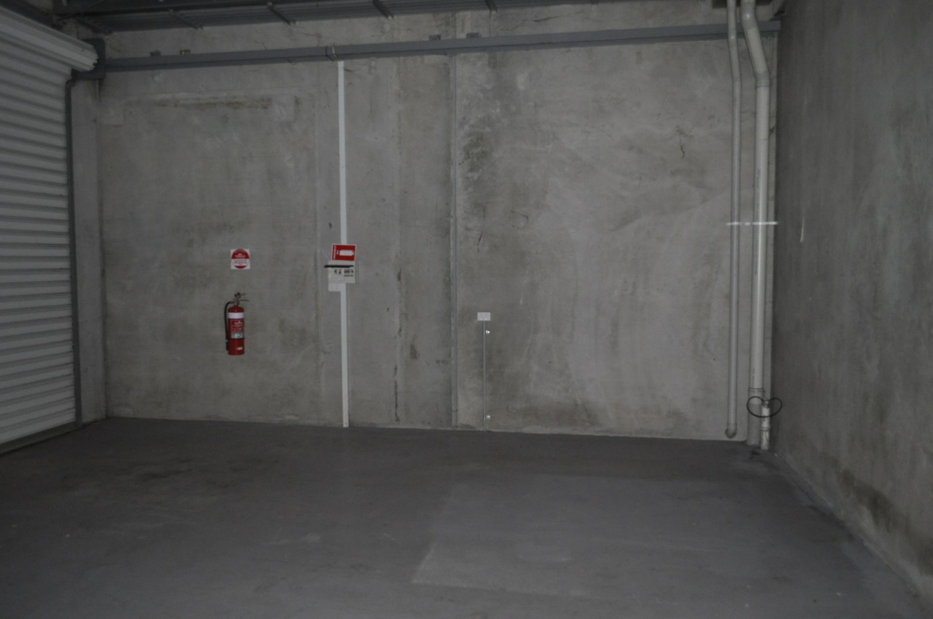 STORAGE UNIT IN EXCELLENT CONDITION!!