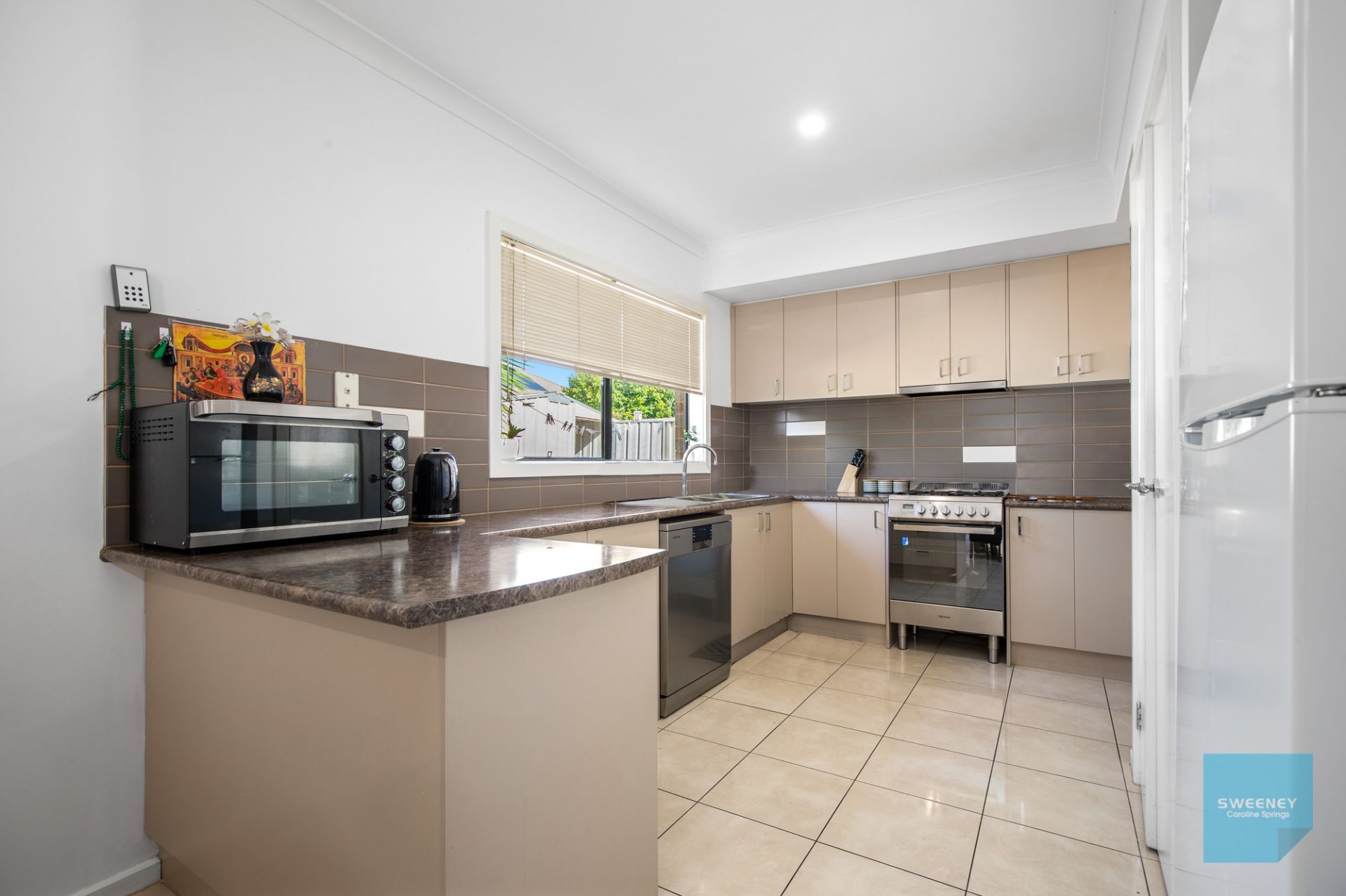 6 Hawksbury Green, Caroline Springs - Thumbnail 3