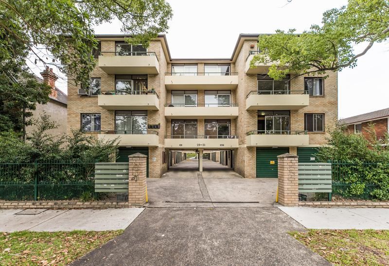 Spacious Sun Drenched Apartment