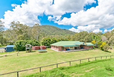 Camp Mtn 5 acres 5 bedroom homestead with horse paddocks, well, dam and old dairy shed