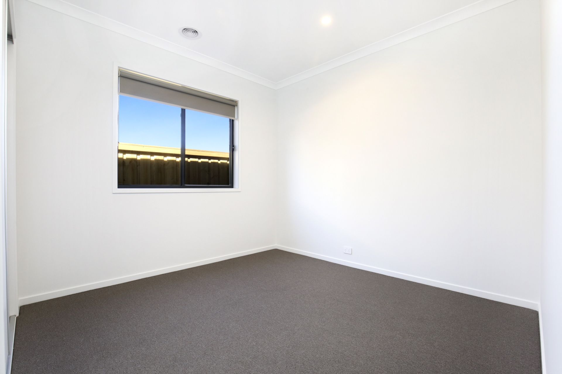 BRAND NEW FAMILY HOME  
Please enter Via Tesselaar Road and then Wayside Avenue.