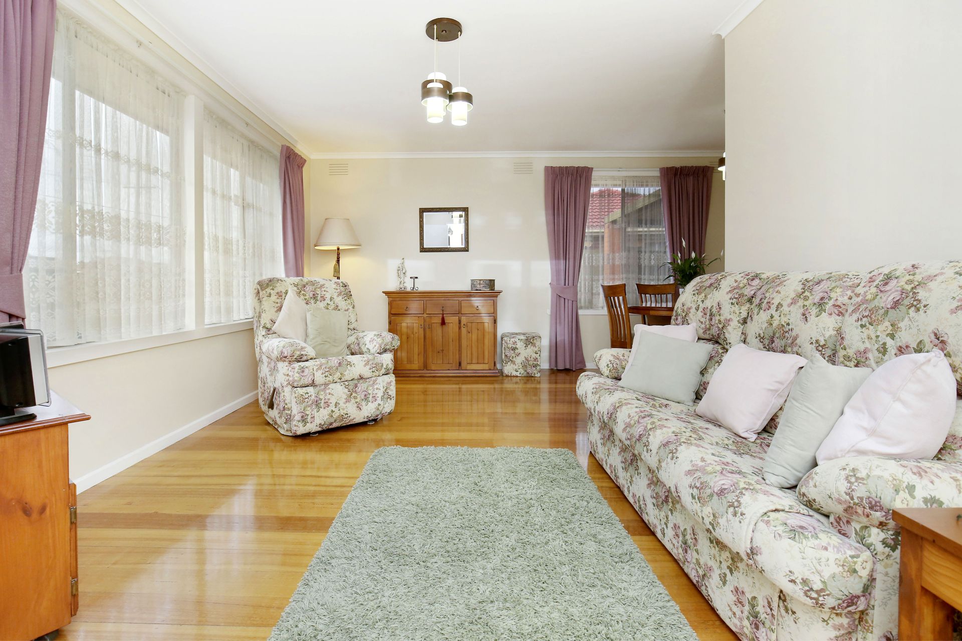 Irresistible Opportunity In An Impressive Location