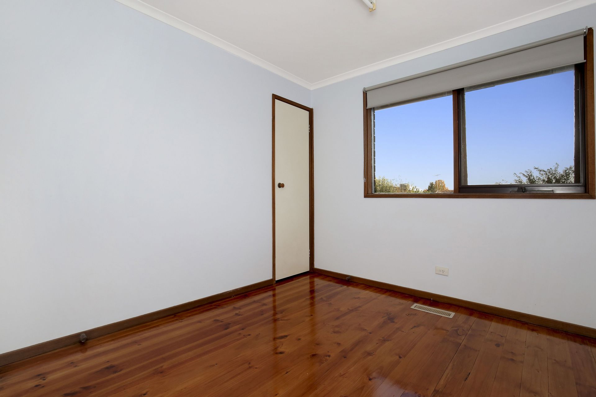 Quiet, Convenient & Minutes To All Amenities!
