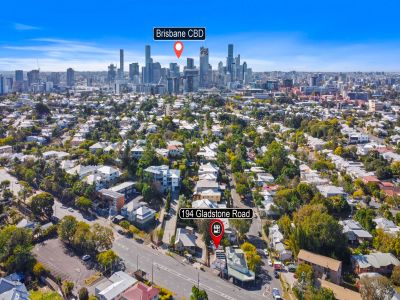 RARE REFURBISHED FREESTANDING RETAIL/OFFICE!