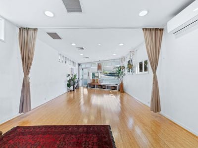 RARE REFURBISHED FREESTANDING RETAIL/OFFICE!