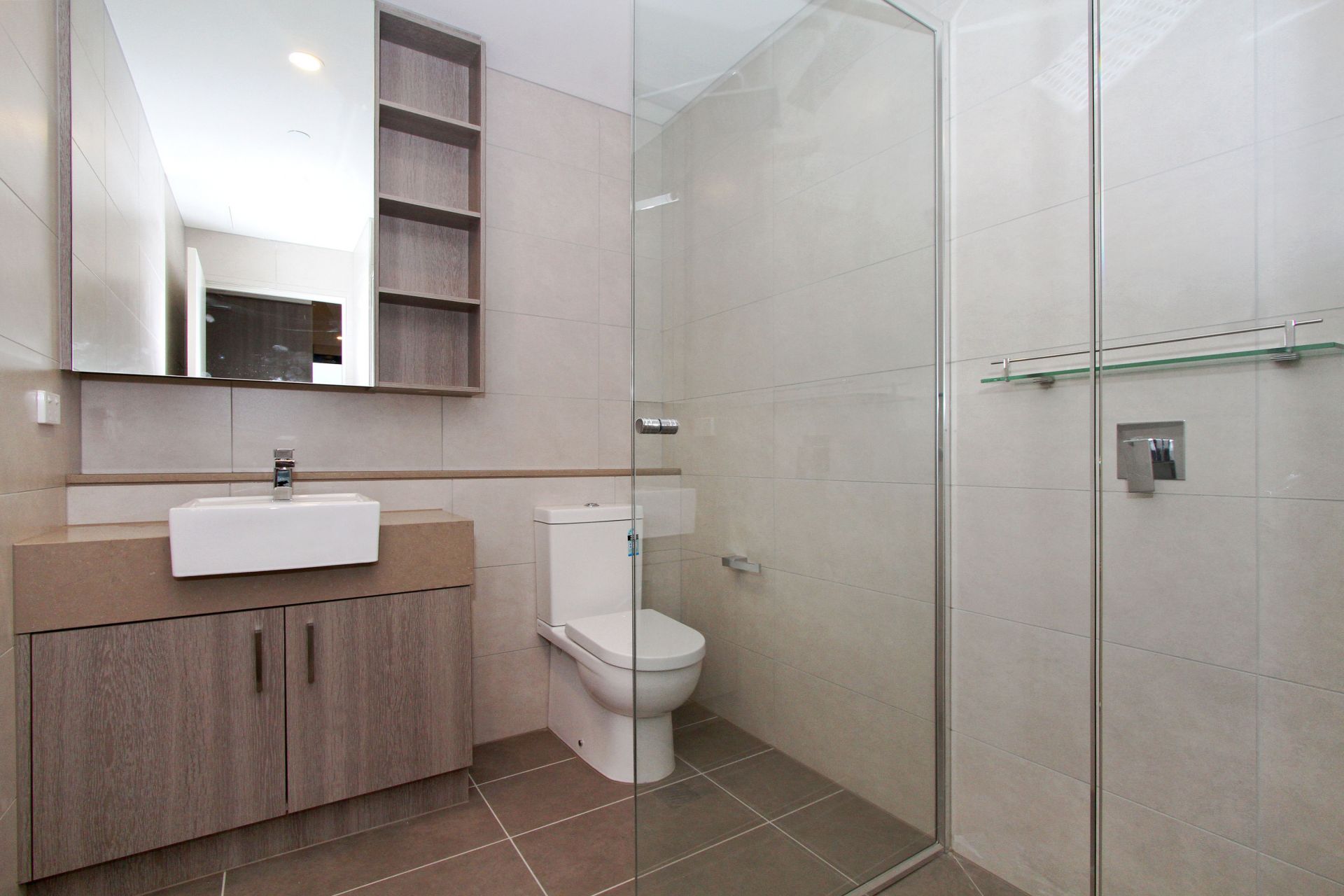 CONTEMPORARY AND CHIC - WELCOME TO 