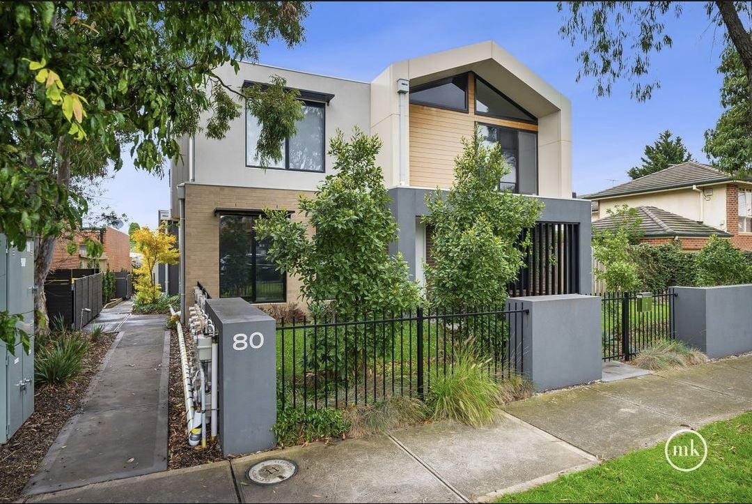STYLISH MODERN LIVING