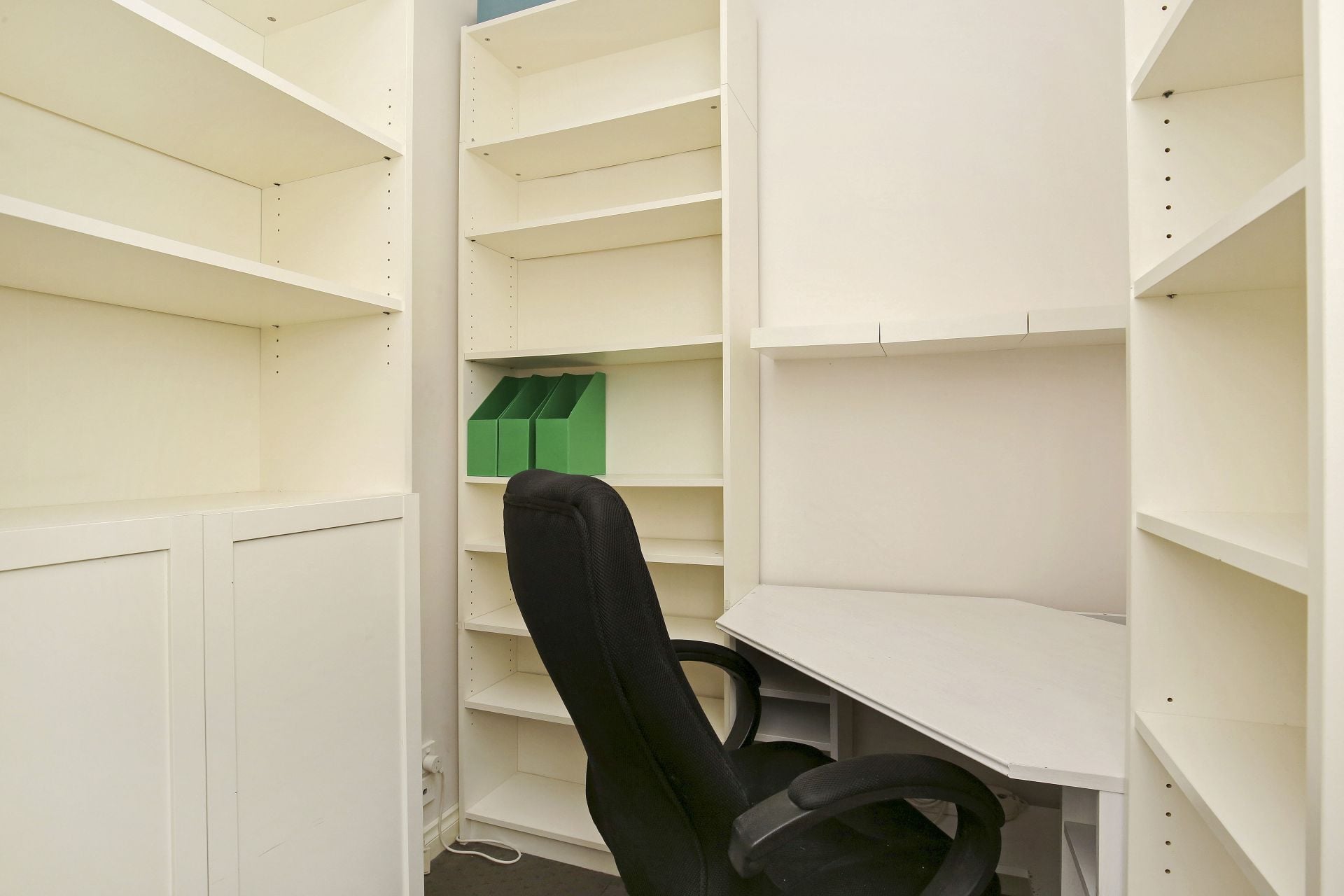 FULLY FURNISHED!