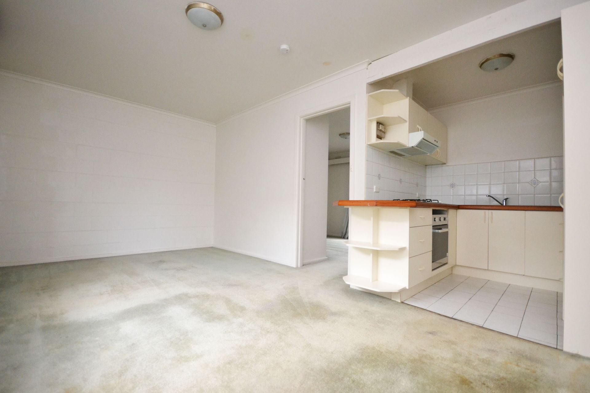 CUTE, COSY AND CONVENIENTLY LOCATED