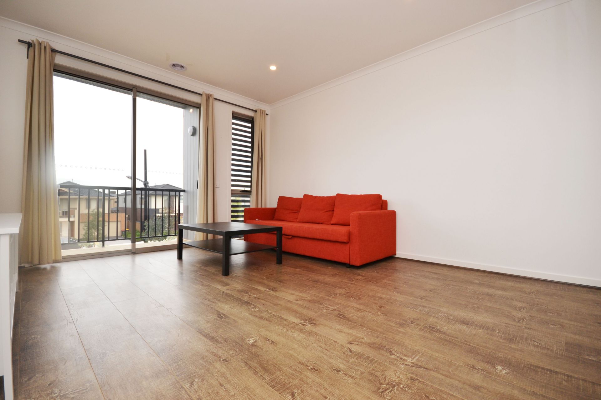 CONTEMPORARY DELIGHT IN COBURG HILL