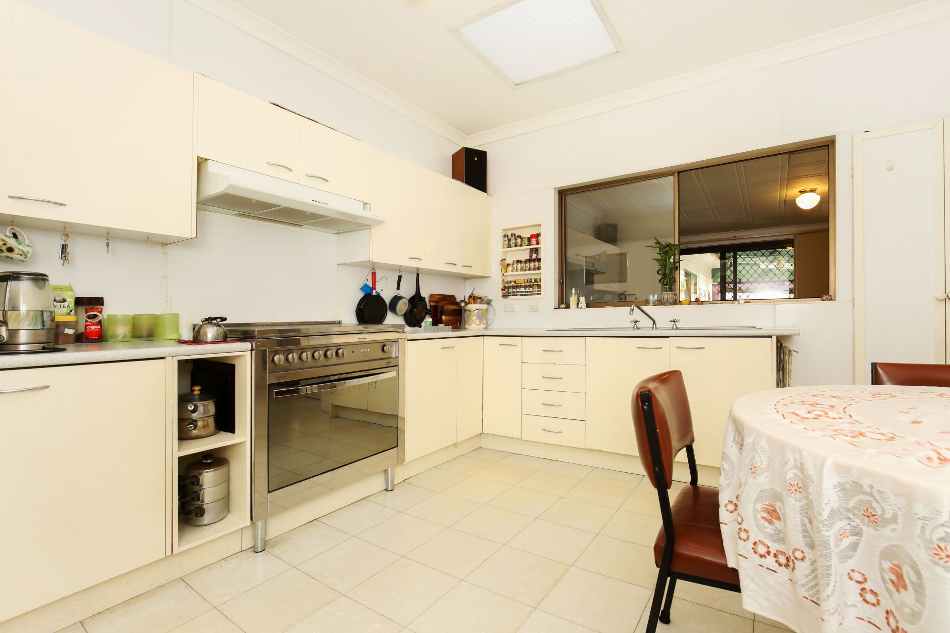 Superb Living In Supersized Surrounds
