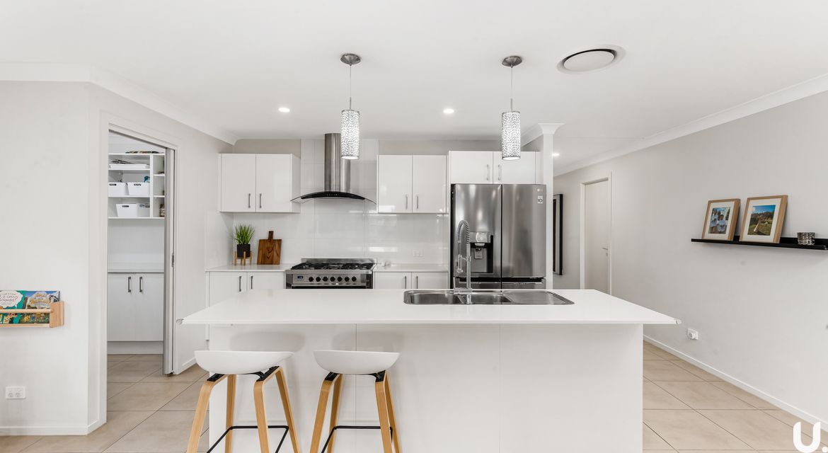 Colebee 61 Sugarloaf Crescent