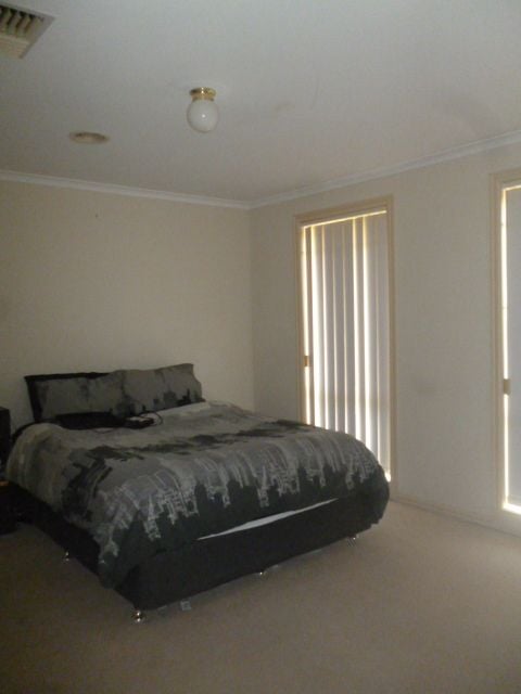 A MUST SEE! CENTRAL TO TRANSPORT, SCHOOLS AND SHOPPING CENTRES!
