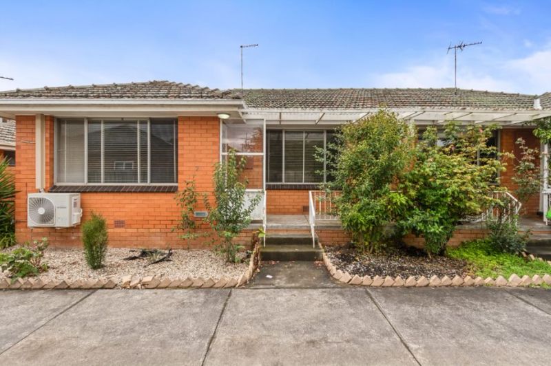 2/62 Pine Street, Reservoir